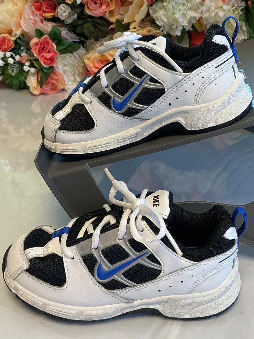 Nike Kids Athletic Sneakers White Black Blue Silver Size 9C
